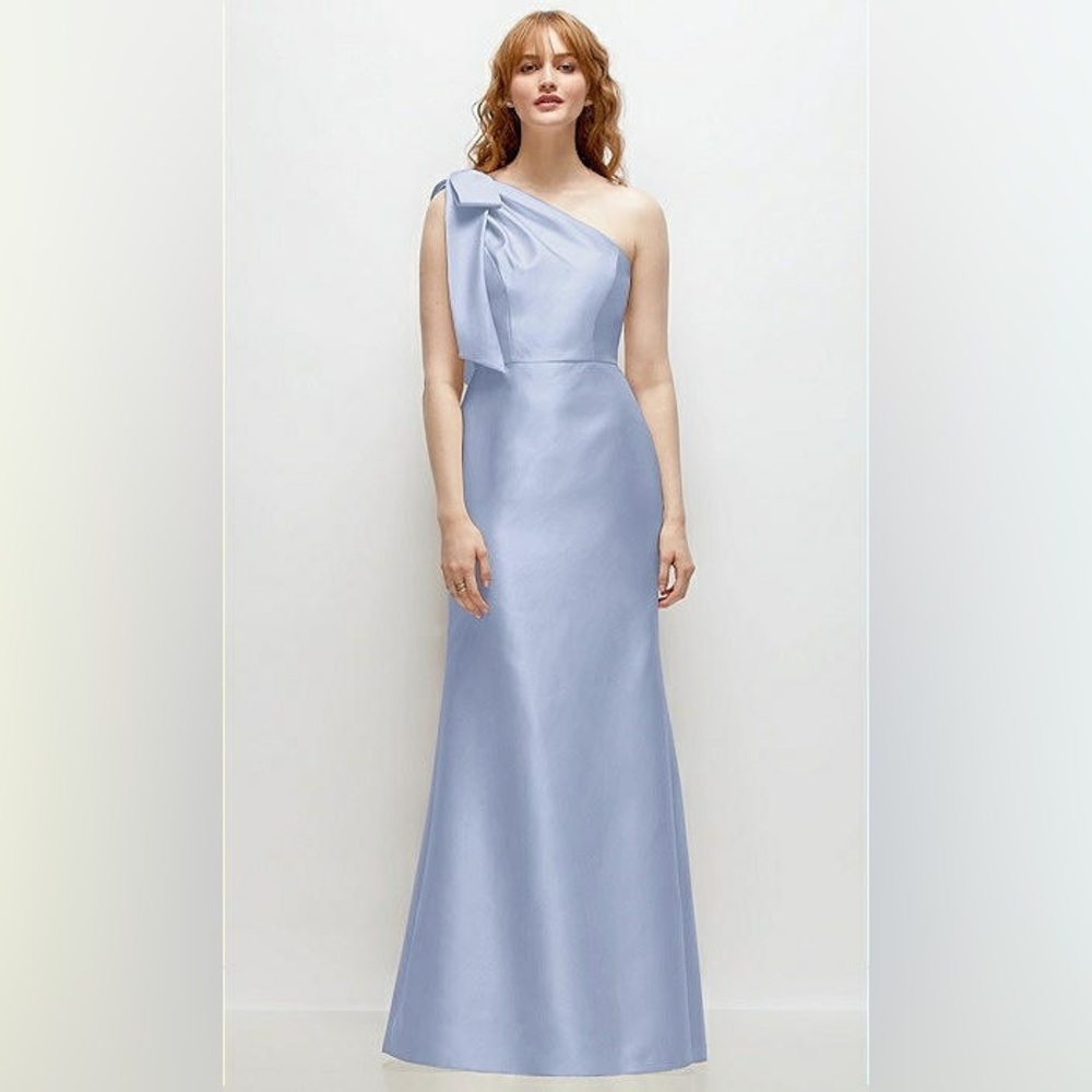 Alfred Sung BOW ONE-SHOULDER SATIN TRUMPET GOWN IN SKY BLUE